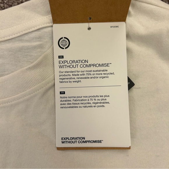 The North Face Women's White Tee Plus Size 2X Short Sleeves Crew Neck NWT $35 - Picture 14 of 16
